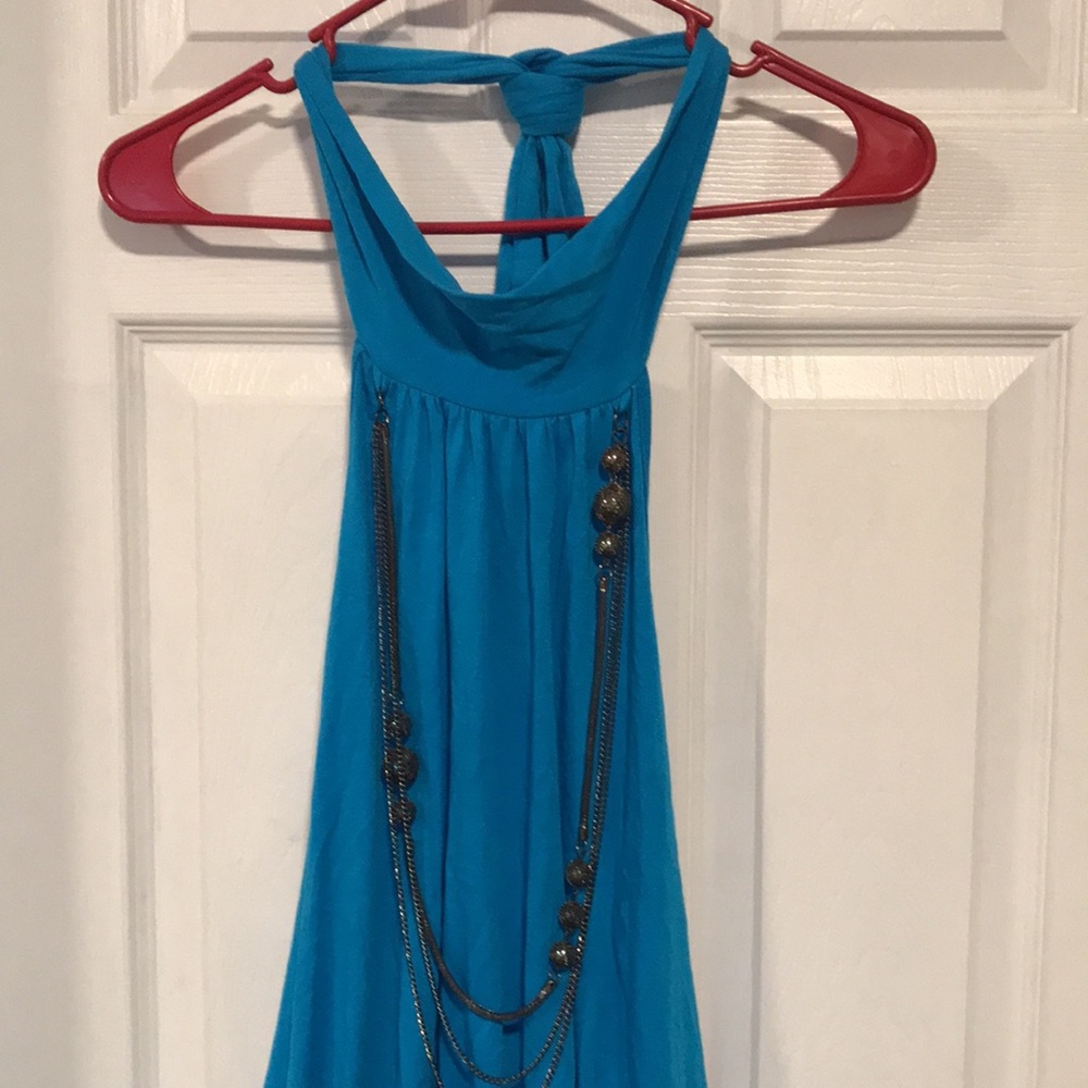 Backless top with neck jewelry - Picture 2 of 8